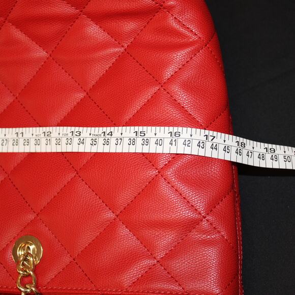 Aldo Large Quilt Pattern Red Tote w/ Gold Chain & Leather Handle - Picture 10 of 11